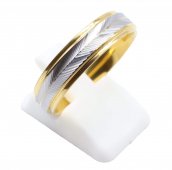 Złoty pierścień ze złotym wykończeniem ze stali nierdzewnej