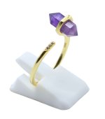 Pierścionek ze srebra próby 925 z ametystem na czubku