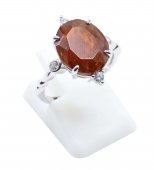 Pierścionek ze srebra próby 925 z owalnym granatem cesarskim