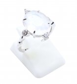 Pierścionek ze srebra próby 925 z owalnym kamieniem księżycowym