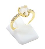 Pierścionek z kamieniem księżycowym ze srebra próby 925