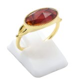 Pierścień z granatem owalnym ze srebra próby 925