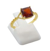 Srebrny pierścień z granatem w kształcie kwadratu 925