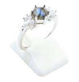 Pierścionek ze srebra próby 925 „Srebrny płatek śniegu” – labradoryt