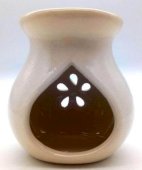 Biały ceramiczny kominek olejowy z ażurowym wzorem, 9 cm