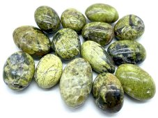 Zielony opal 'A' walcowane kamyki 1 kg