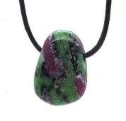 Ruby Zoïsite walcowany, przebity 3 cm