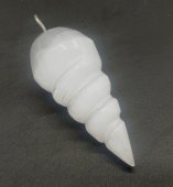 Wisiorek z selenitu w kształcie skręconego monolitu 3 cm